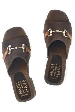 Sandalo marrone in pelle con tacco e borchie Pittarello Must Have 11938