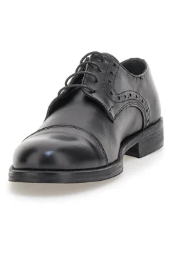 Scarpe eleganti nere in pelle con dettagli traforati Pittarello 7715
