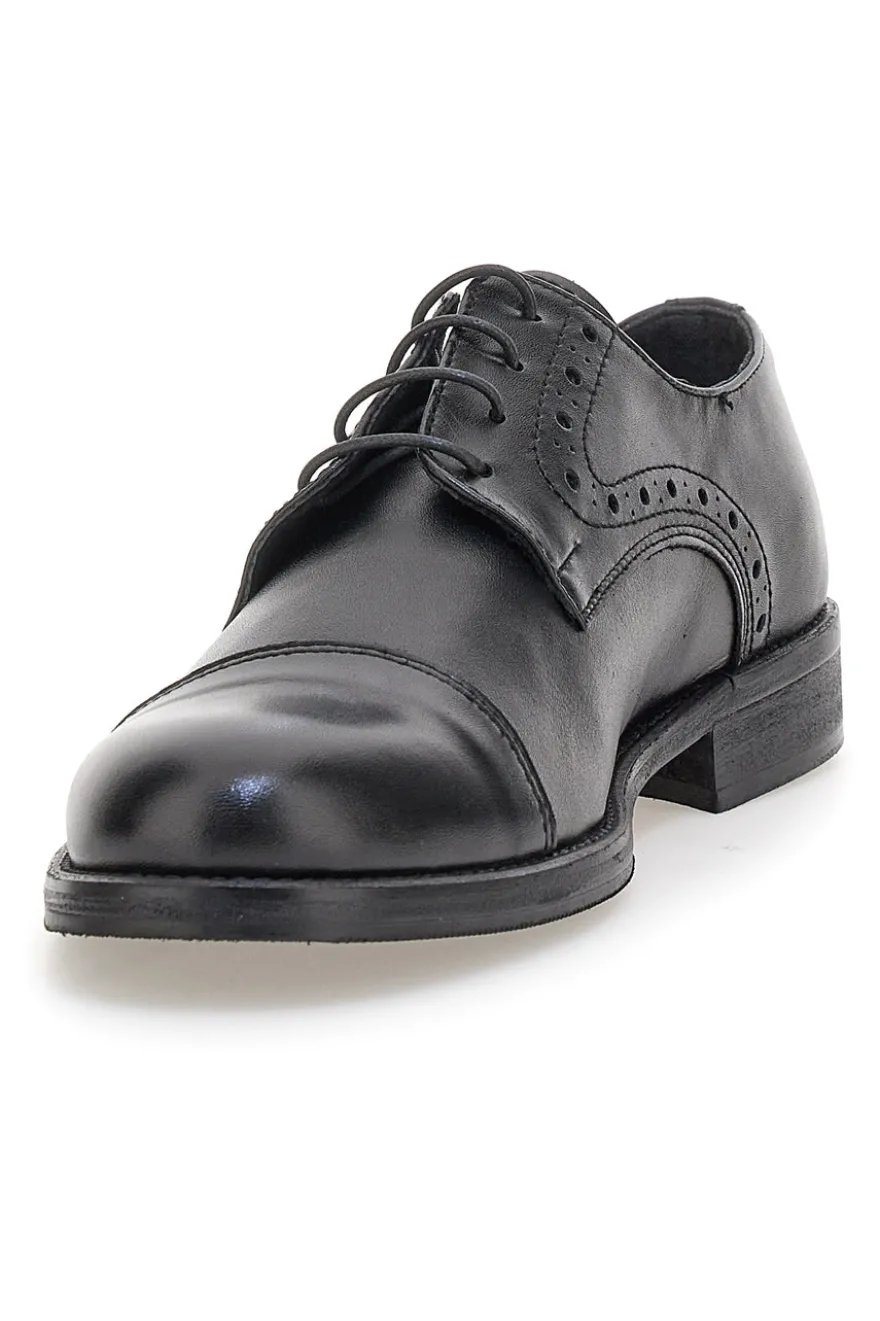 Scarpe eleganti nere in pelle con dettagli traforati Pittarello 7715