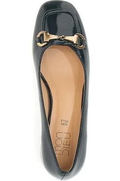 Schwarze Ballerinas in Lackoptik mit vorderer Klammer und niedrigem Absatz MON DIEU 9401Q13