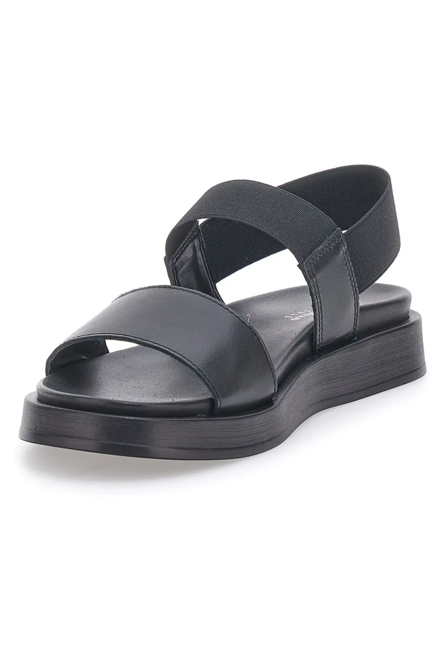 Schwarze Ledersandalen mit gekreuzten Riemen und elastischer Rückseite Pittarello Focus 28067