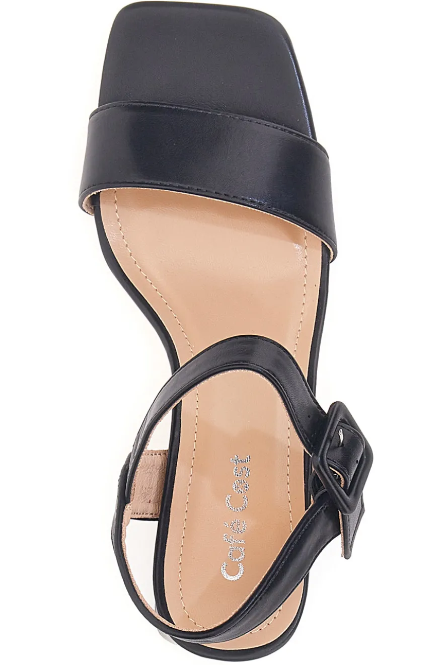 Schwarze Sandalen mit Absatz und Knöchelriemen im Café kosten 285