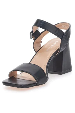 Schwarze Sandalen mit Absatz und Knöchelriemen im Café kosten 285