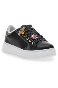 Schwarze Sneakers mit Blumenapplikationen an den Schnürsenkeln Grazie Girl 153917