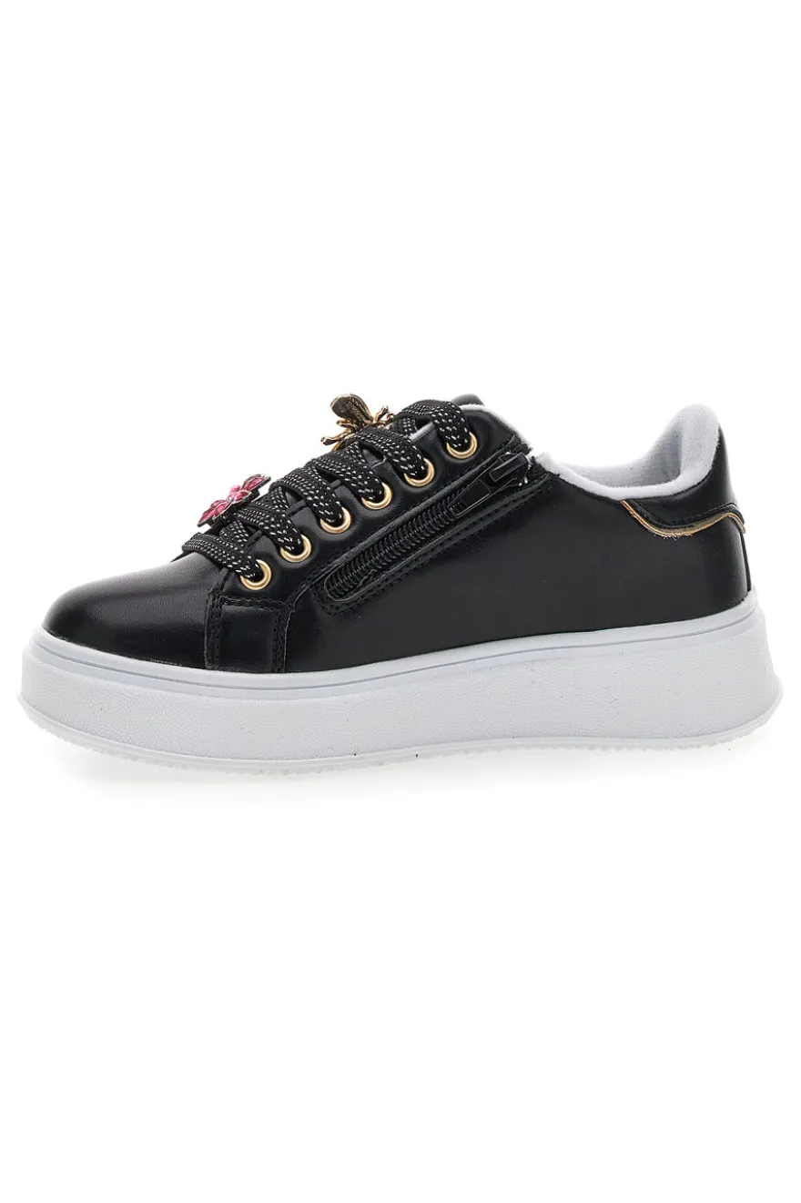 Schwarze Sneakers mit Blumenapplikationen an den Schnürsenkeln Grazie Girl 153917