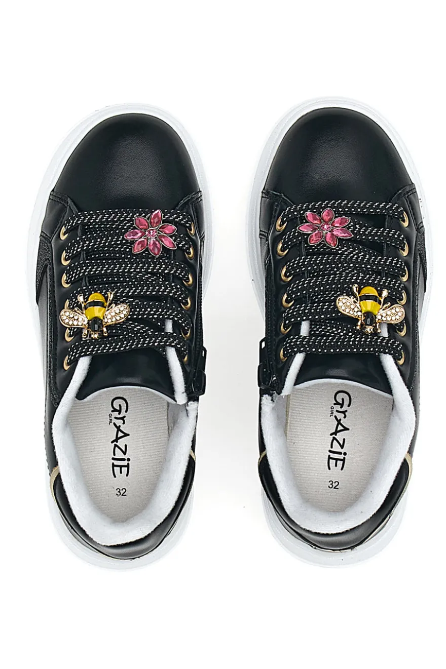 Schwarze Sneakers mit Blumenapplikationen an den Schnürsenkeln Grazie Girl 153917