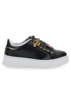 Schwarze Sneakers mit Blumenapplikationen an den Schnürsenkeln Grazie Girl 153917