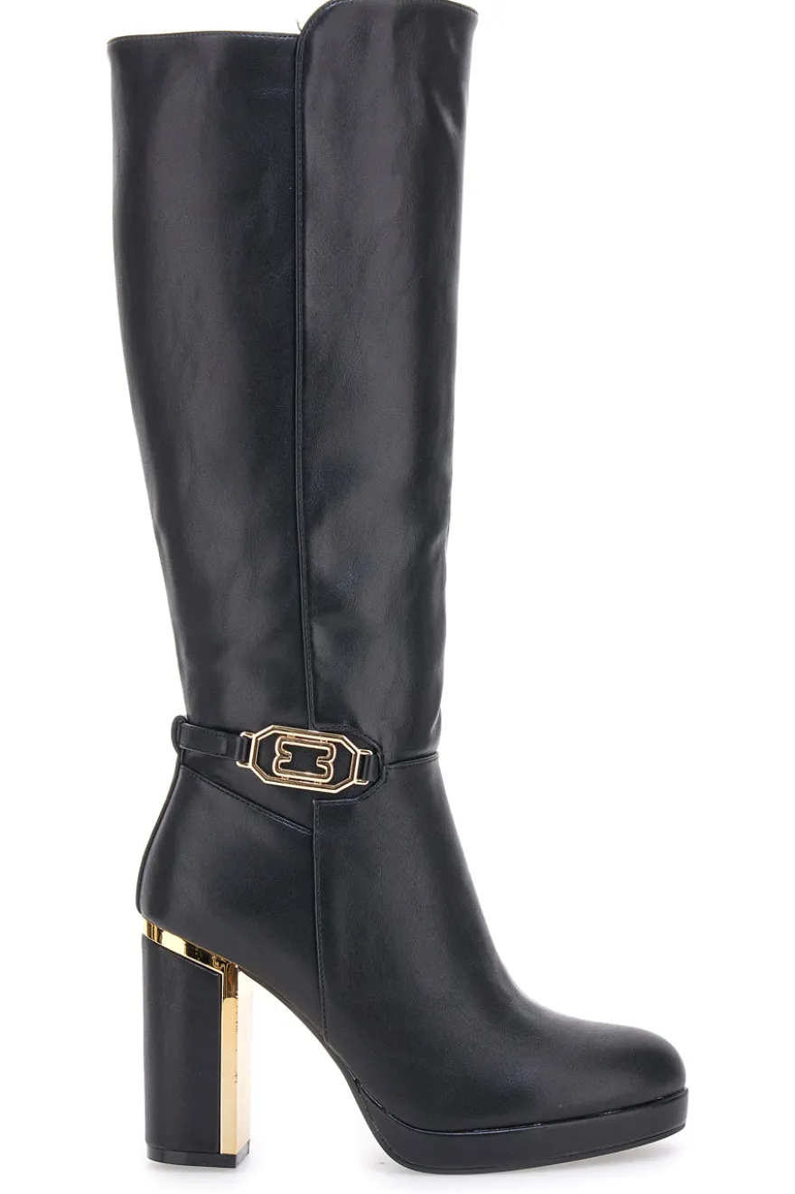 Schwarze Stiefel mit dekorativem Riemen The First RQ23WT6