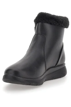 Schwarze Stiefeletten mit Reißverschluss im Café kosten 4195