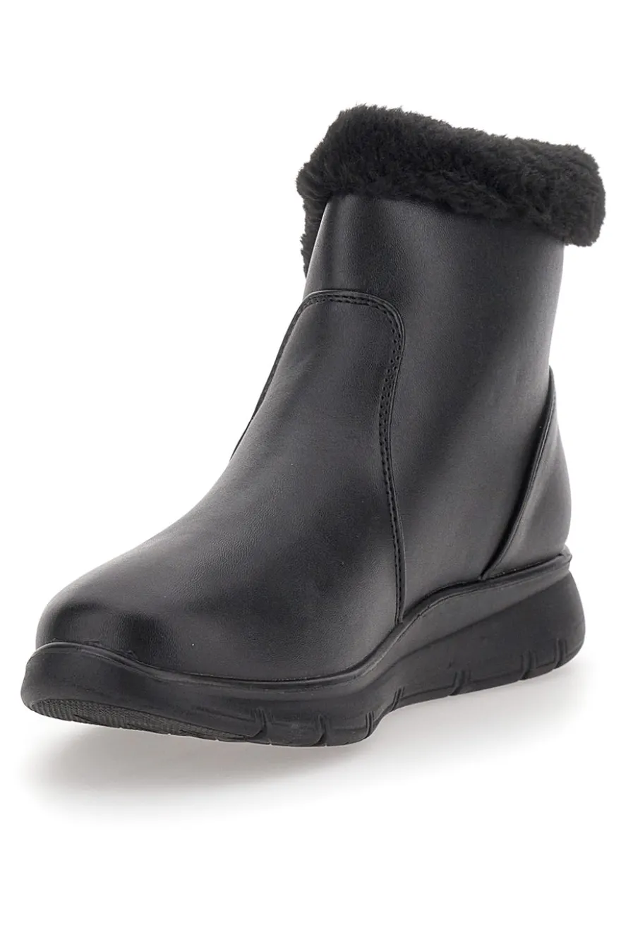 Schwarze Stiefeletten mit Reißverschluss im Café kosten 4195