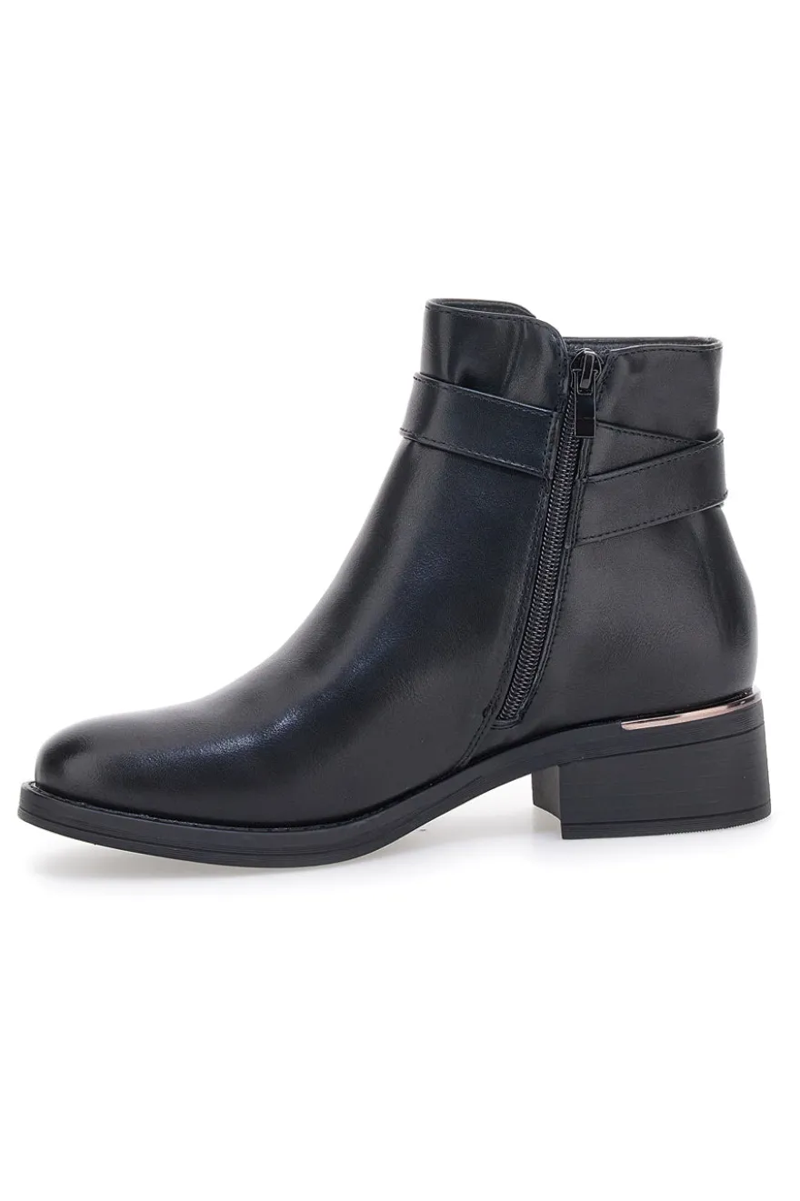 Schwarze Stiefeletten mit dekorativer Schnalle und niedriger Sohle Energy I255