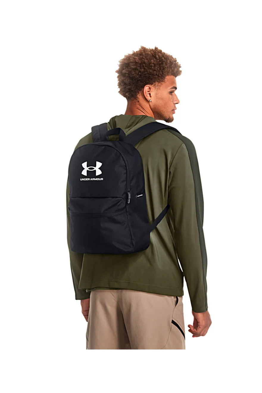 Schwarzer Rucksack mit weißem Under Armour Logo 1380476-002