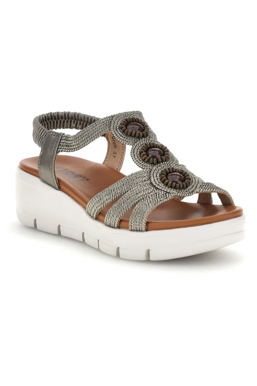 Silberne Sandalen mit dekorativen Applikationen und Keil The first active 24001B