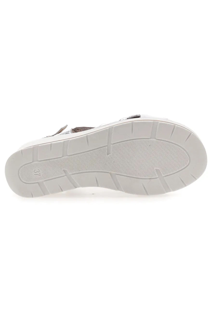 Silberne Sandalen mit Plateau und Obermaterial aus Leder Mio Tempo 269020