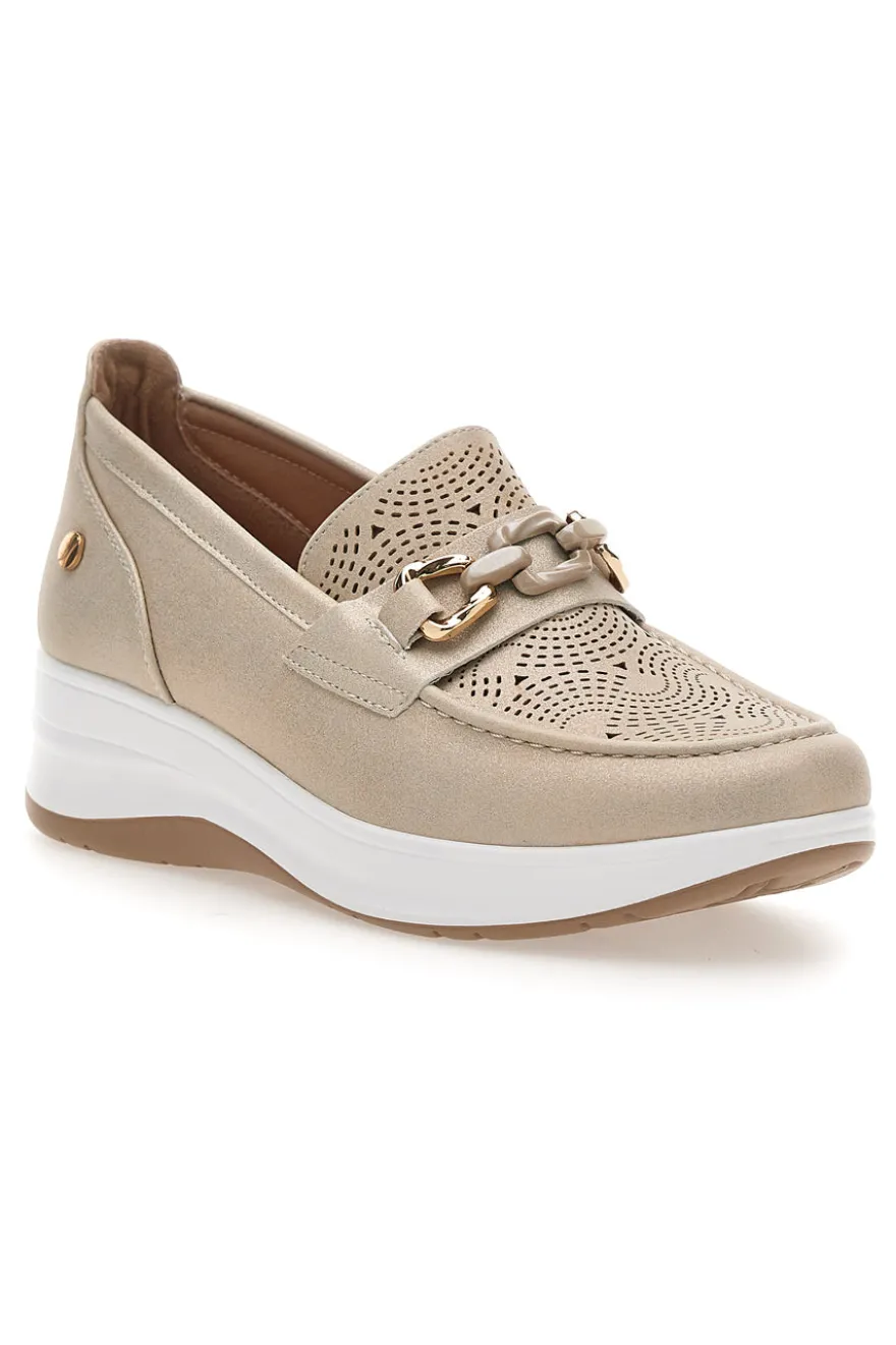 Slip on beige traforate con morsetto e zeppa Inblu 67IC