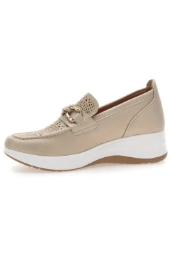 Slip on beige traforate con morsetto e zeppa Inblu 67IC