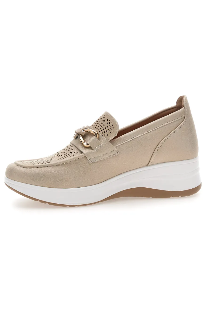 Slip on beige traforate con morsetto e zeppa Inblu 67IC
