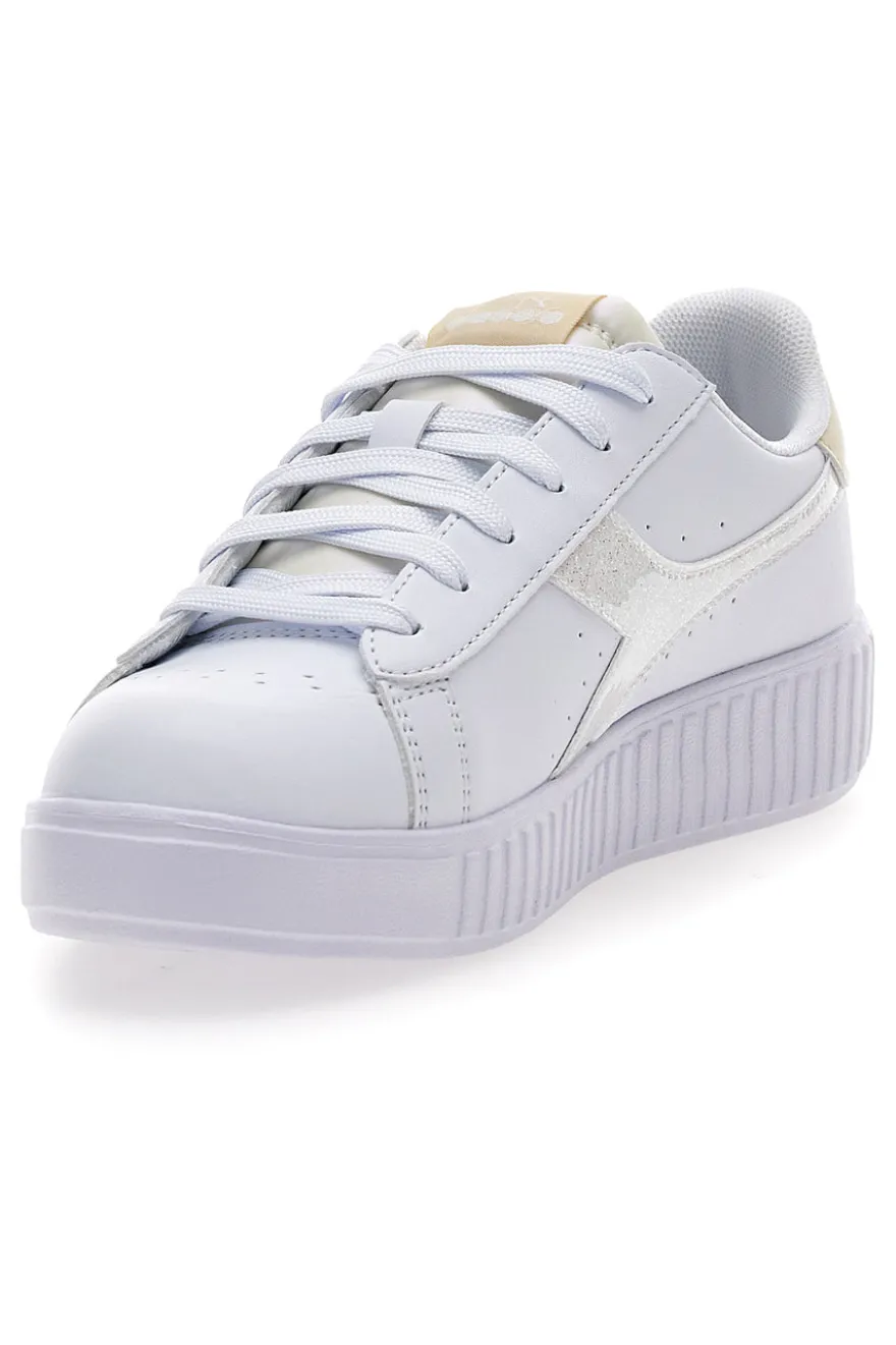 Sneaker da donna bianche con platform e dettagli oro Diadora Game Step Glam GS