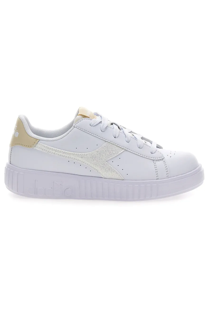 Sneaker da donna bianche con platform e dettagli oro Diadora Game Step Glam GS