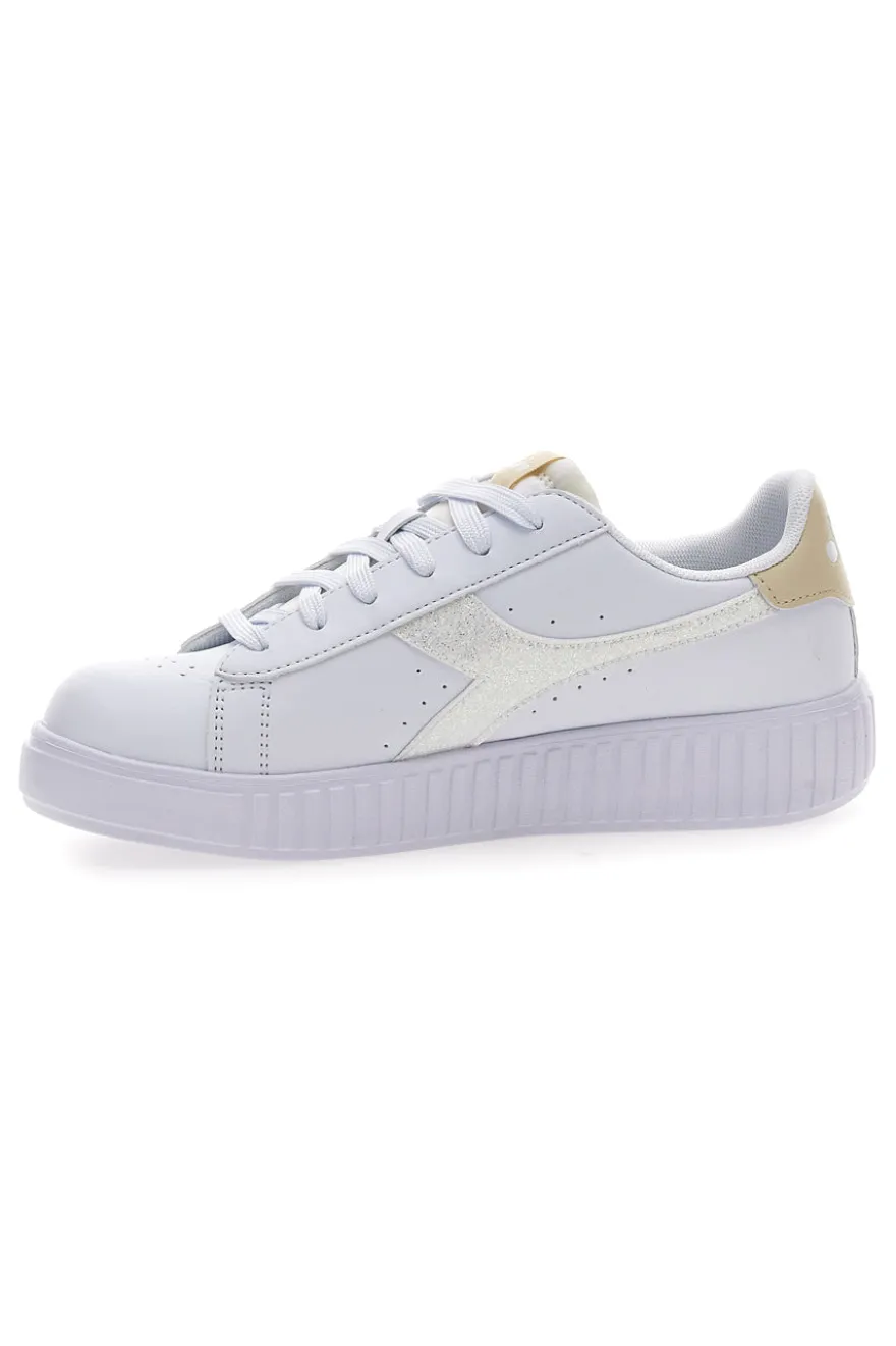 Sneaker da donna bianche con platform e dettagli oro Diadora Game Step Glam GS