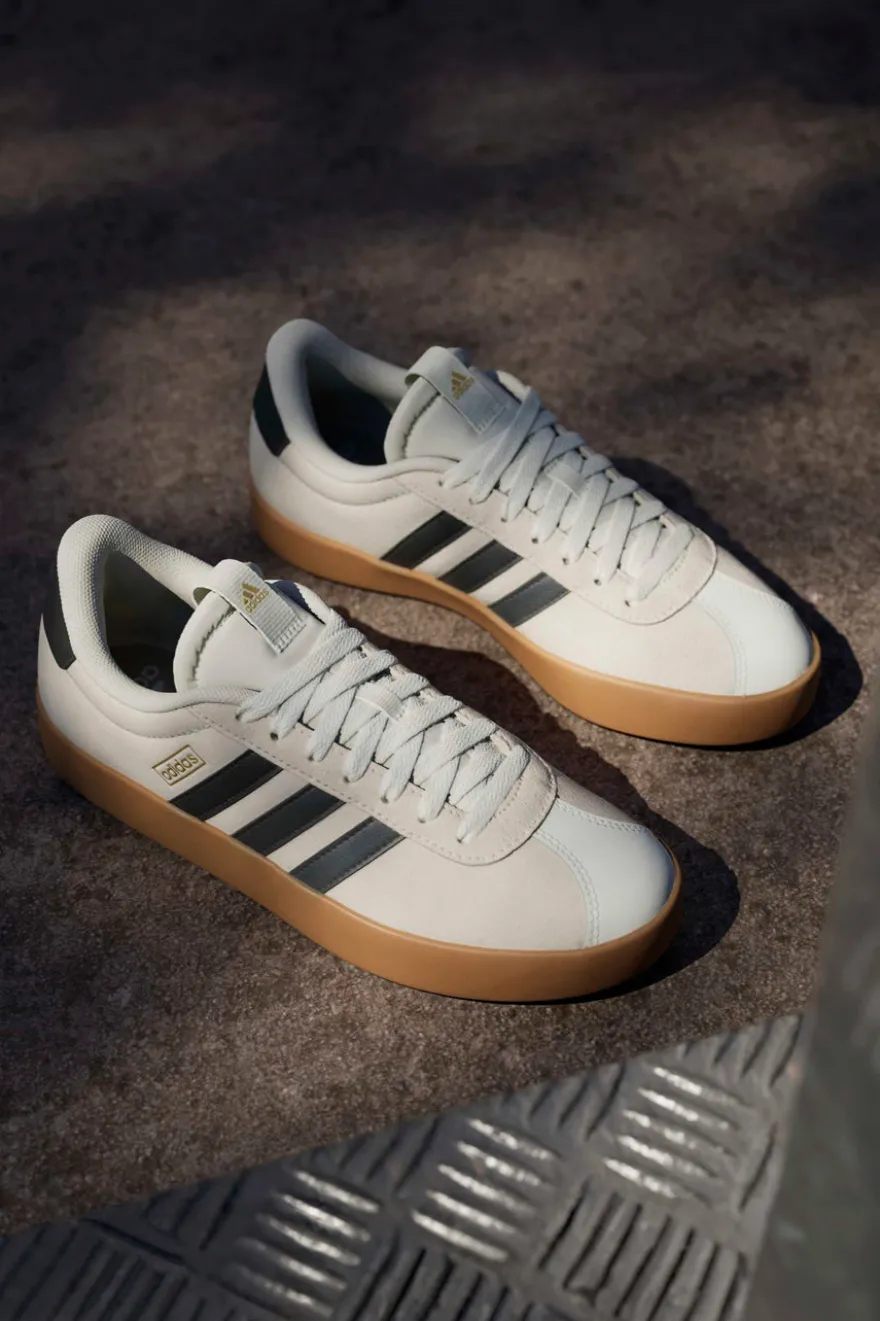 Sneakers beige con strisce nere e suola in gomma Adidas VL Court 3