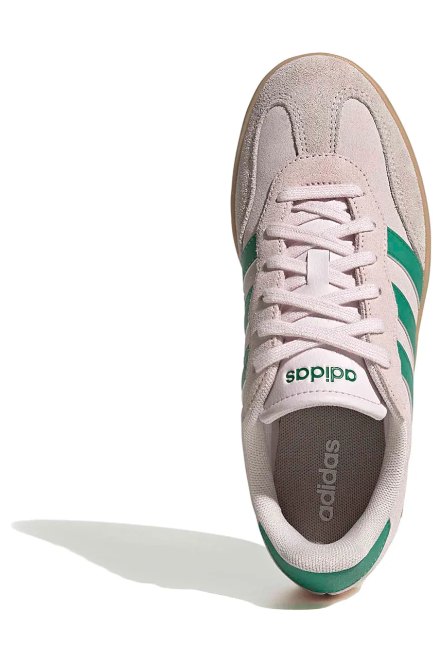 Sneakers beige con strisce verdi e dettagli in suede Adidas Barreda