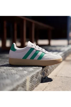 Sneakers beige con strisce verdi e dettagli in suede Adidas Barreda