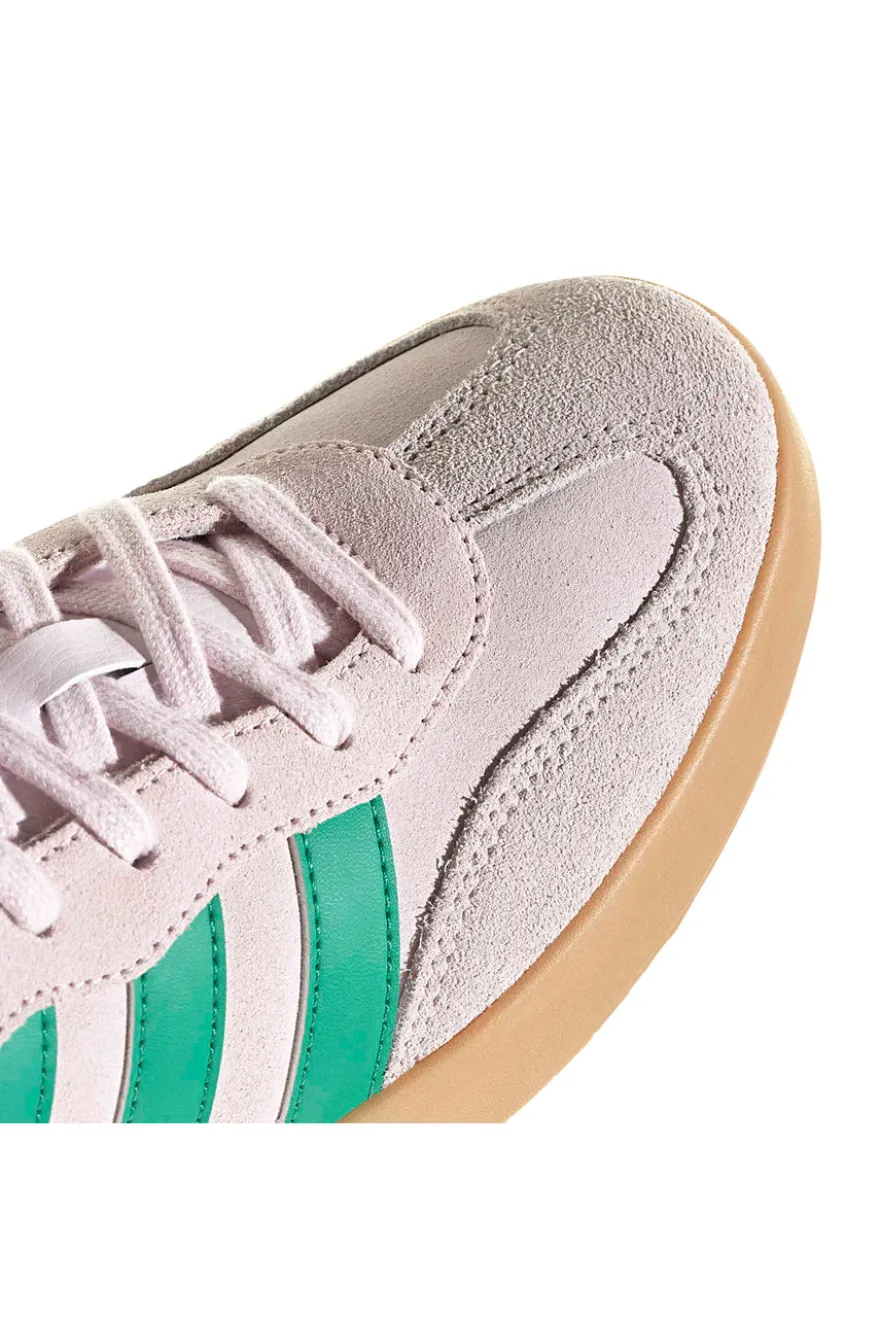 Sneakers beige con strisce verdi e dettagli in suede Adidas Barreda