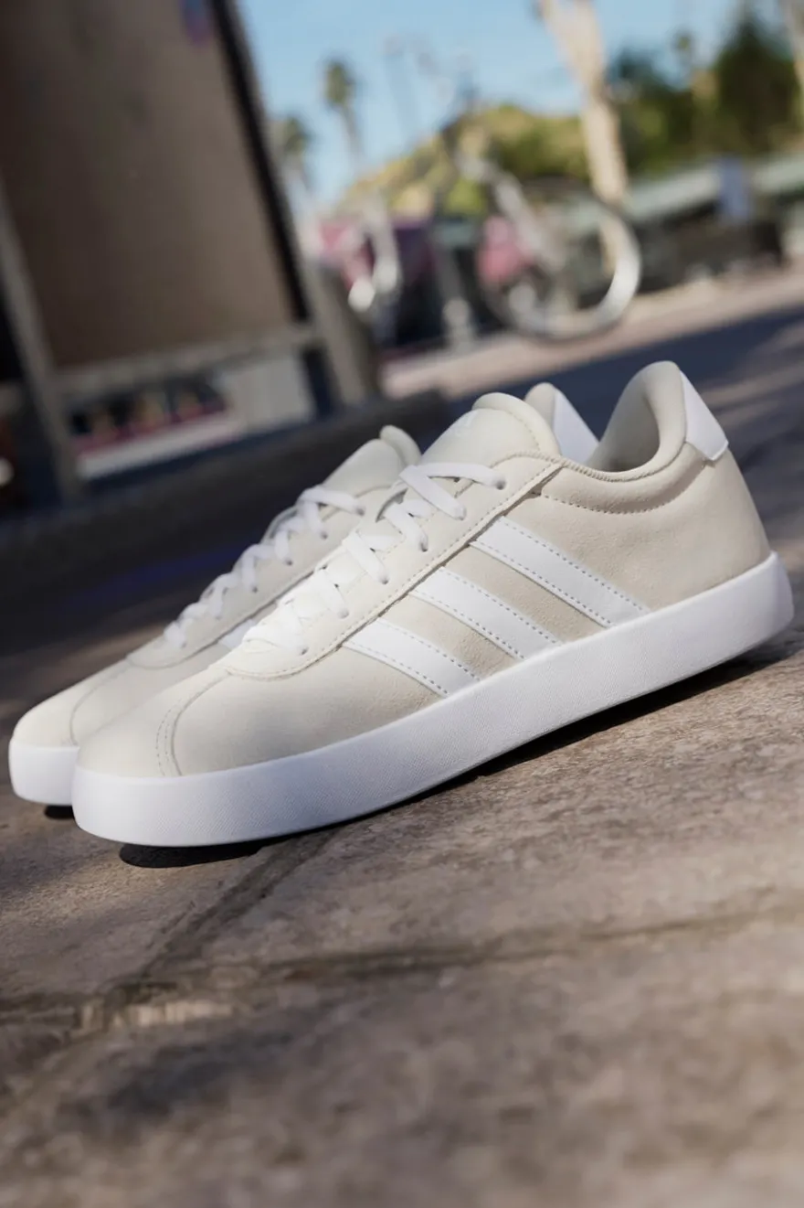 Sneakers beige in pelle con strisce bianche Adidas VL Court 3 K