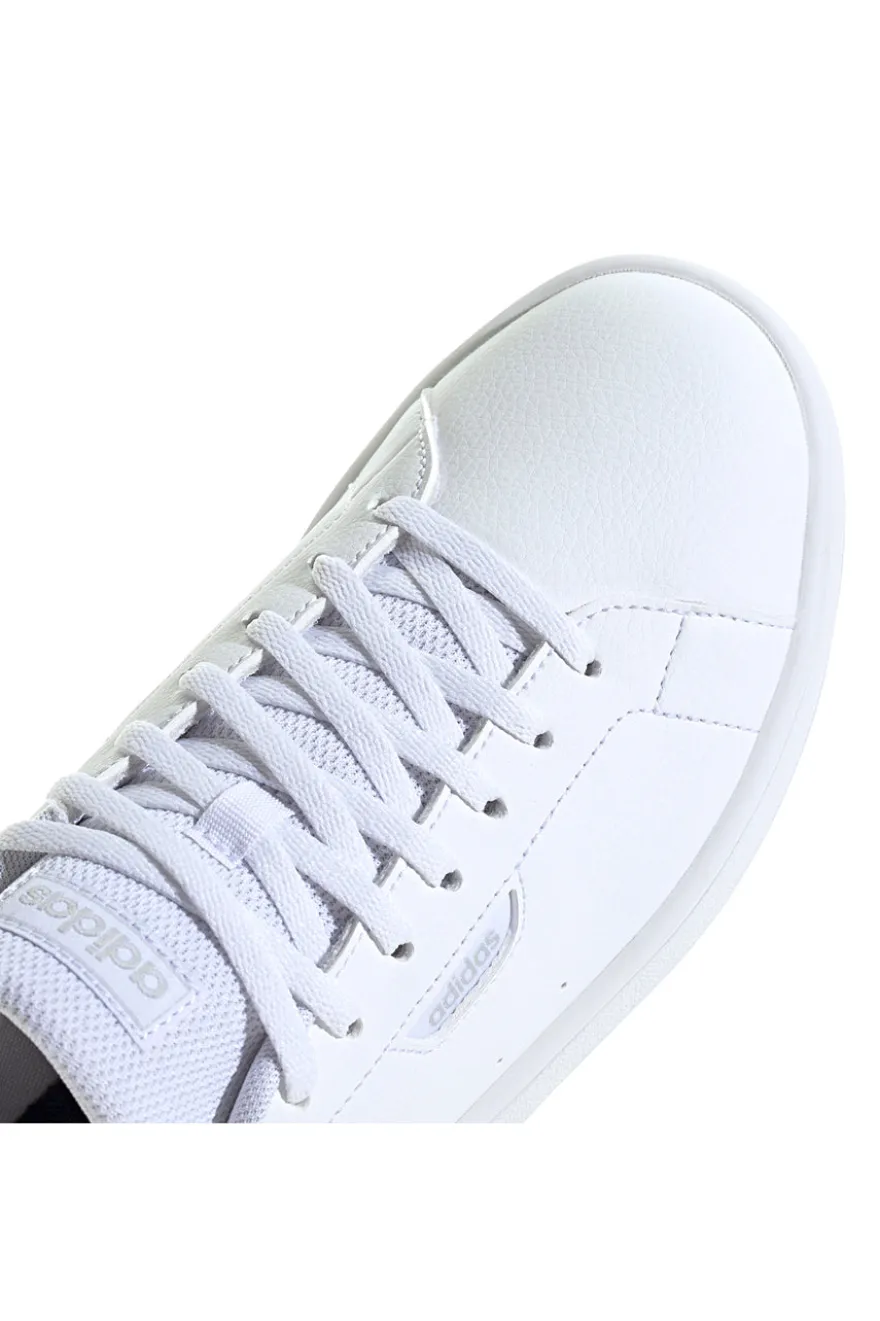 Sneakers bianche con dettaglio argento in materiale riciclato Adidas Urban Court