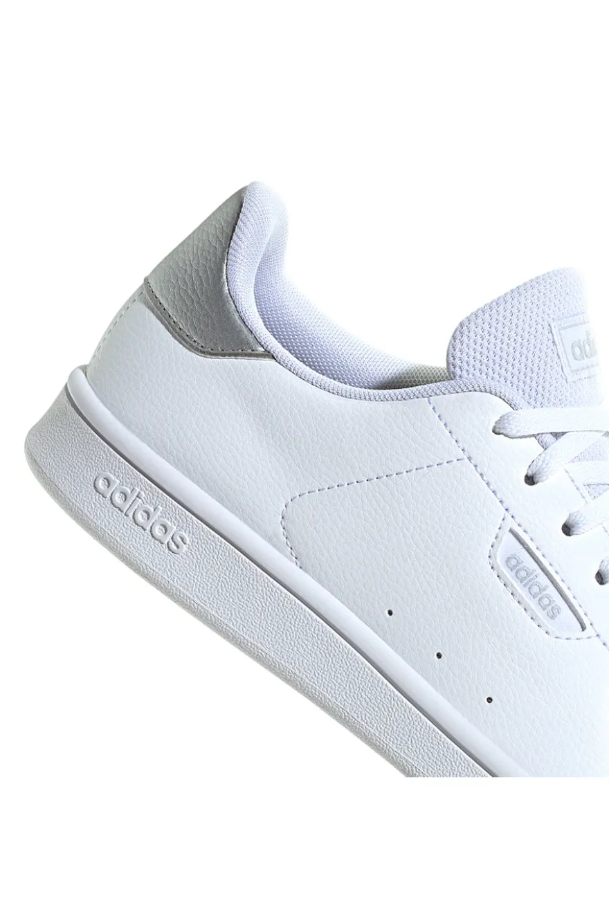 Sneakers bianche con finitura liscia Adidas Urban Court