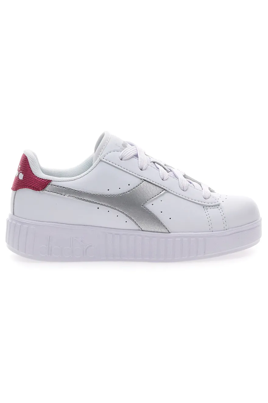 Sneakers Bianche con Logo Argento e Dettaglio Fuxia DIADORA GAME STEP METAL PS