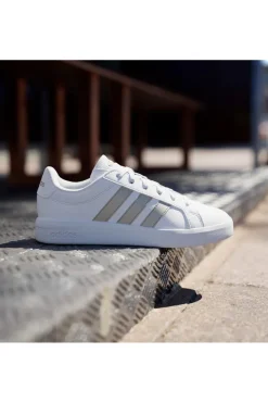 Sneakers bianche con strisce dorate in pelle sintetica riciclata Adidas Grand Court Base 3.0