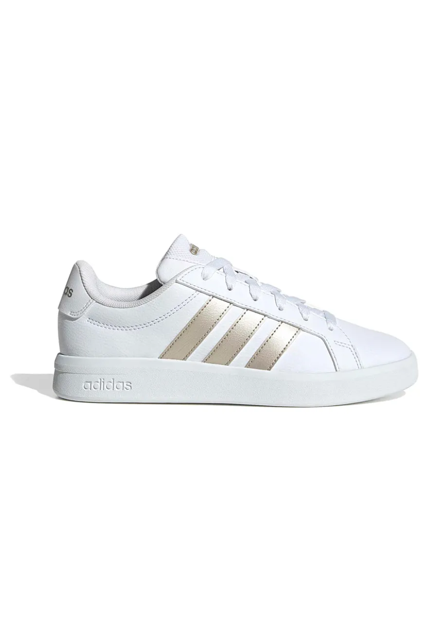Sneakers bianche con strisce dorate in pelle sintetica riciclata Adidas Grand Court Base 3.0