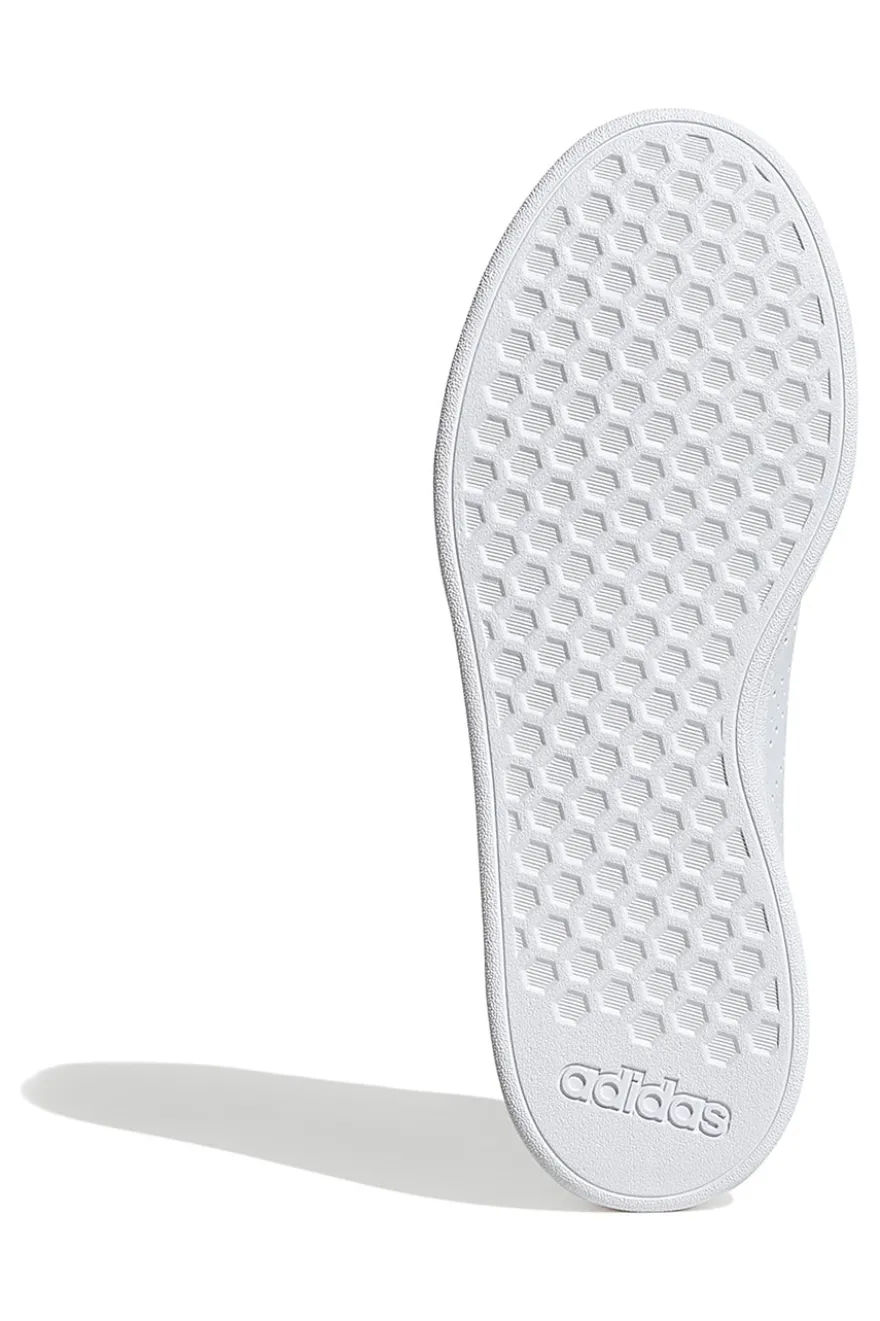 Sneakers bianche con strisce traforate in materiale riciclato Adidas Advantage Base 2