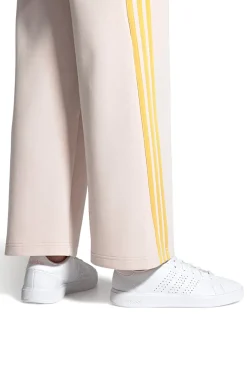 Sneakers bianche con strisce traforate in materiale riciclato Adidas Advantage Base 2