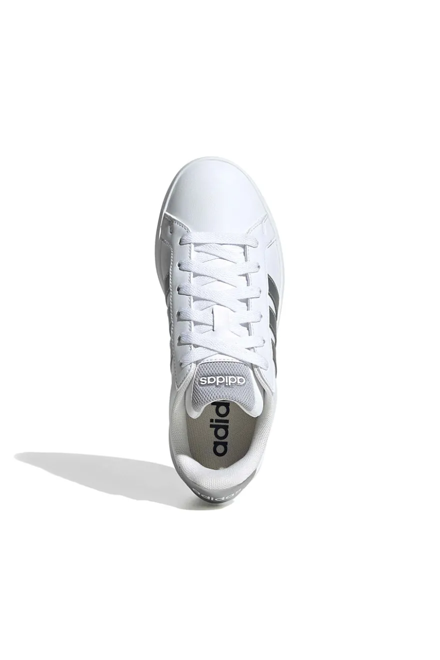 Sneakers bianche con strisce argento in pelle sintetica Adidas Grand Court 3 J