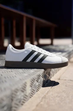 Sneakers bianche con strisce nere e punta in suede Adidas VL Court Base