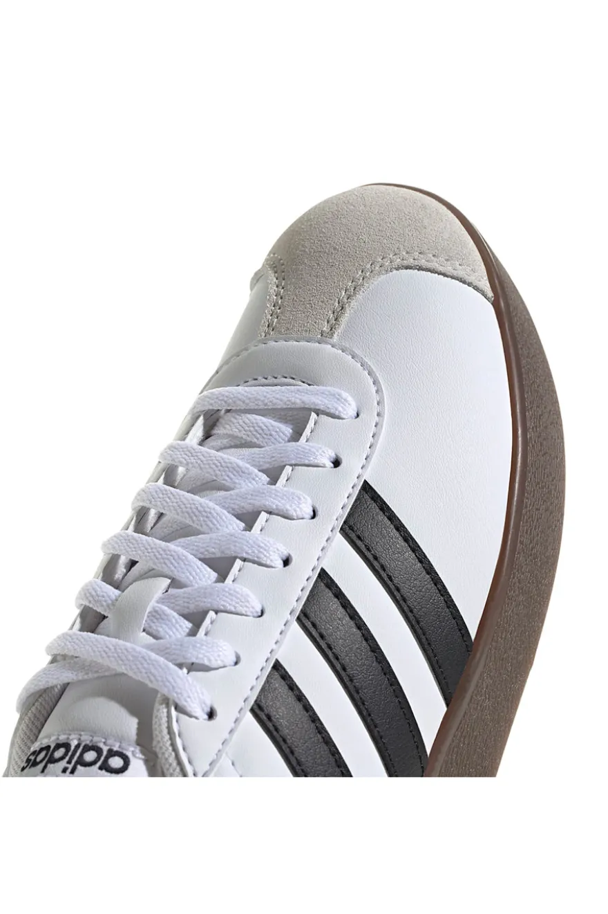 Sneakers bianche con strisce nere e punta in suede Adidas VL Court Base
