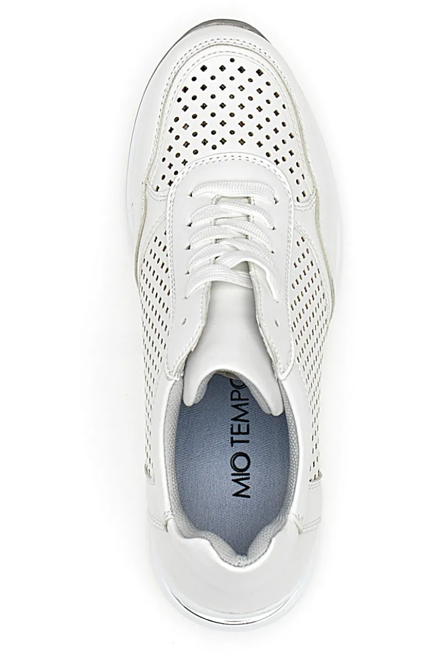 Sneakers bianche con zeppa traforate Mio tempo 137
