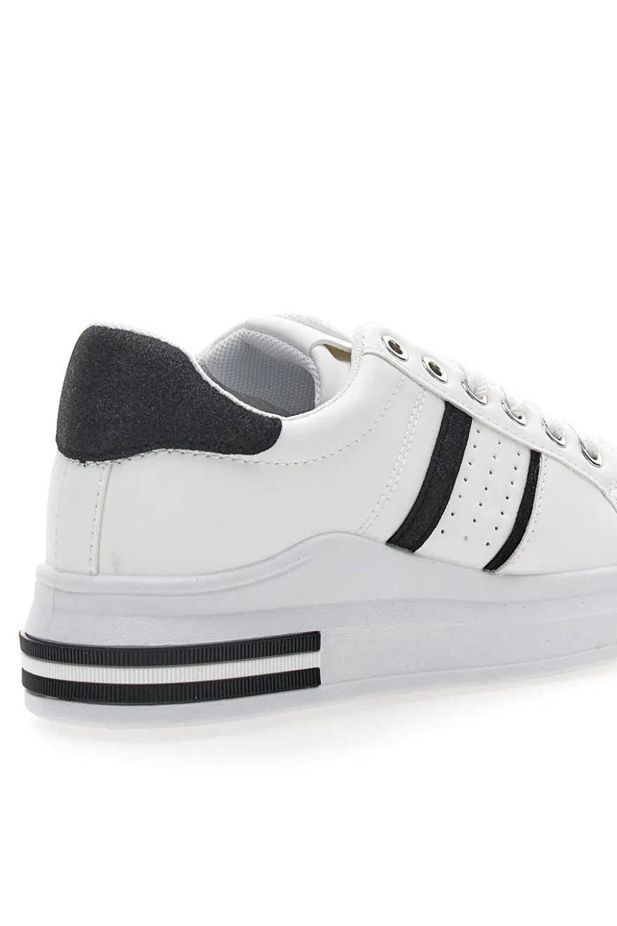 Sneakers bianche e nere con lacci CAFE' COST BK2450