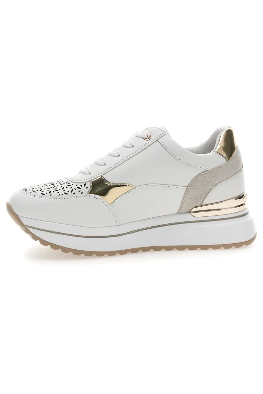 Sneakers bianche traforate con dettagli oro e zeppa Inblu 478IN