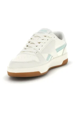 Sneakers bianco in pelle sintetica con dettagli verde acqua Reebok Match Prime V2