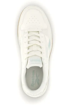 Sneakers bianco in pelle sintetica con dettagli verde acqua Reebok Match Prime V2
