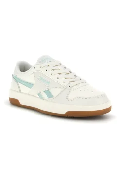 Sneakers bianco in pelle sintetica con dettagli verde acqua Reebok Match Prime V2