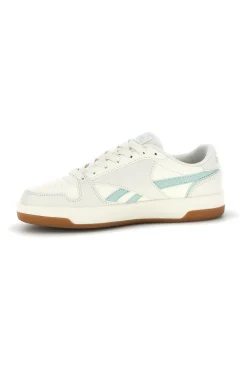 Sneakers bianco in pelle sintetica con dettagli verde acqua Reebok Match Prime V2