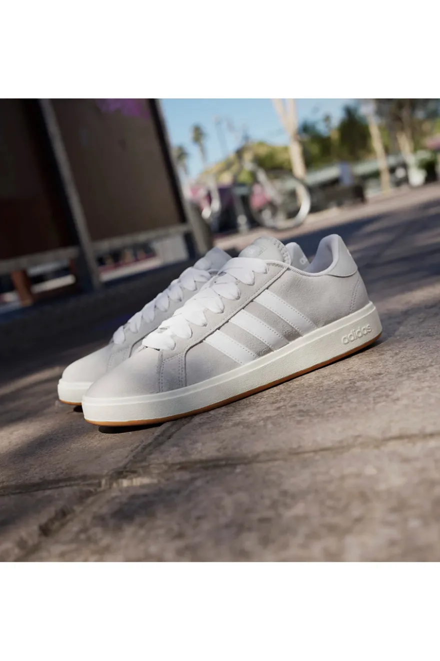 Sneakers grigie con dettagli bianchi stile retrò Adidas Grand Court Base 00s