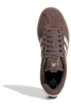 Sneakers marroni con strisce bianche e suola color gum Adidas VL Court 3
