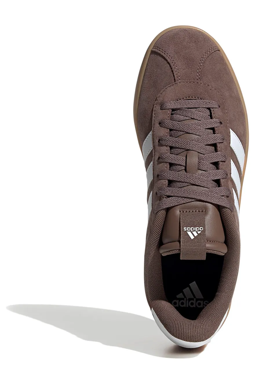 Sneakers marroni con strisce bianche e suola color gum Adidas VL Court 3
