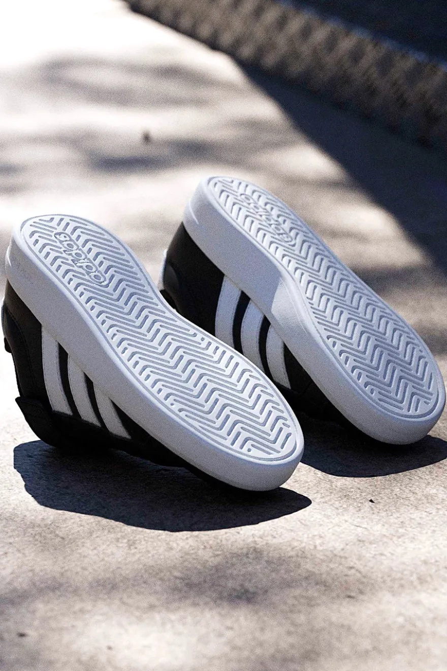 Sneakers nere con dettagli bianchi e chiusura a strappo Adidas Grand Court 3.0 El C